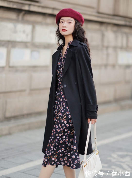 博主|大衣里面配什么才时髦?建议试试“大衣+连衣裙”,简约又撩人