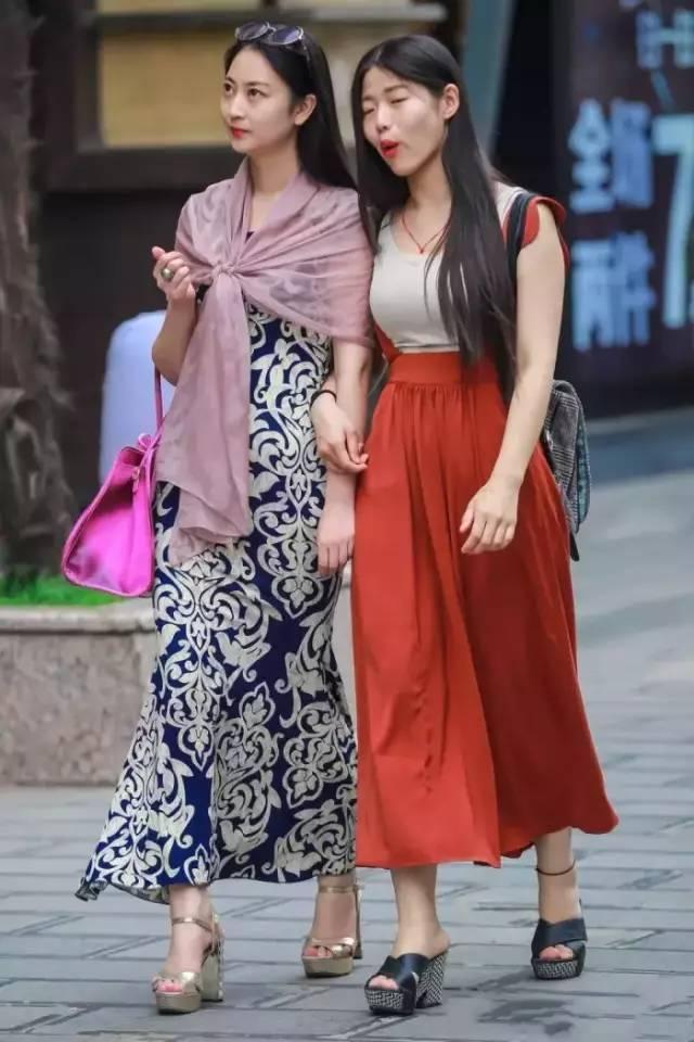 碎花裙子,所爱隔山海,只不过穿了一个青花瓷