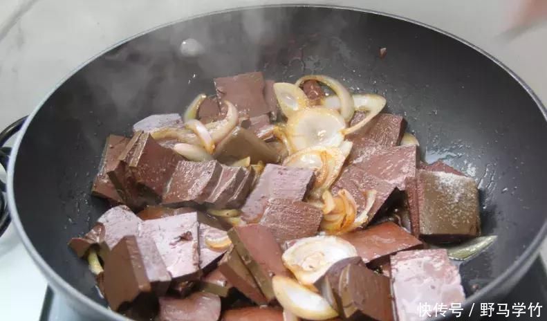 洋葱和此物一起炒,每天炒一盘,气血足了,软化血管,血管通畅了