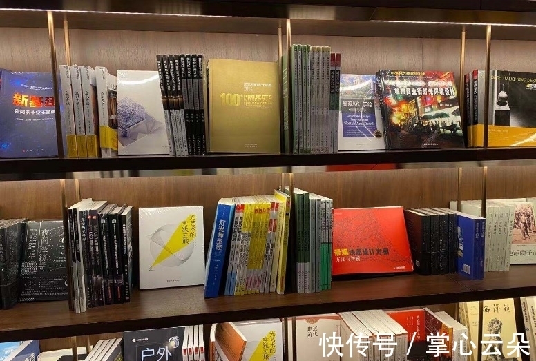 北宫门站|颐和园北宫门外开了家书店，名字里带“光”