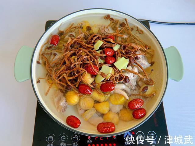 鸡汤|秋季多给家人喝这碗汤,鲜甜美味,营养滋补,越喝越暖!