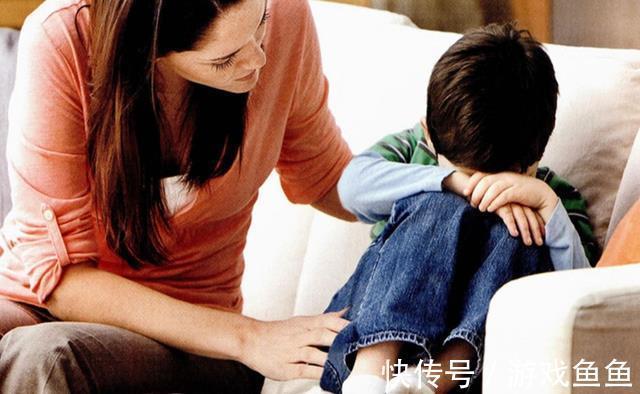 这句话|少年举刀伤人,只因受欺负后爸爸说的这句话,很多家庭也爱这么说