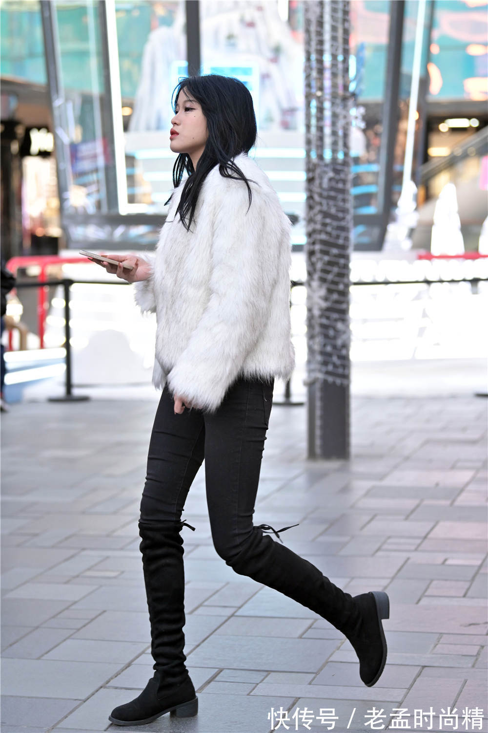 紧身裤 长靴要搭配出保暖感觉,还是要和紧身裤组合,显身材,还很酷