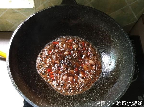 它是鱼腥的“死对头”,炖鱼时加一点,鱼肉更鲜嫩,一点都不腥!