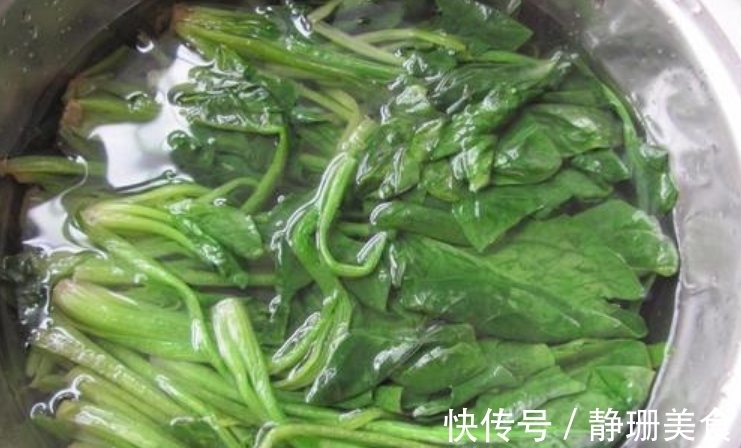 沥下水|青菜直接炒就大错特错，下锅前先做2件事，翠绿脆嫩，孩子主动吃