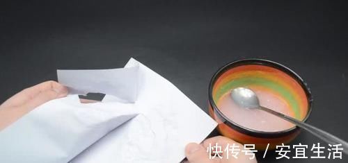 胶水|贴春联别用胶带了,教你一个简单的方法,美观又牢固,撕下不留痕