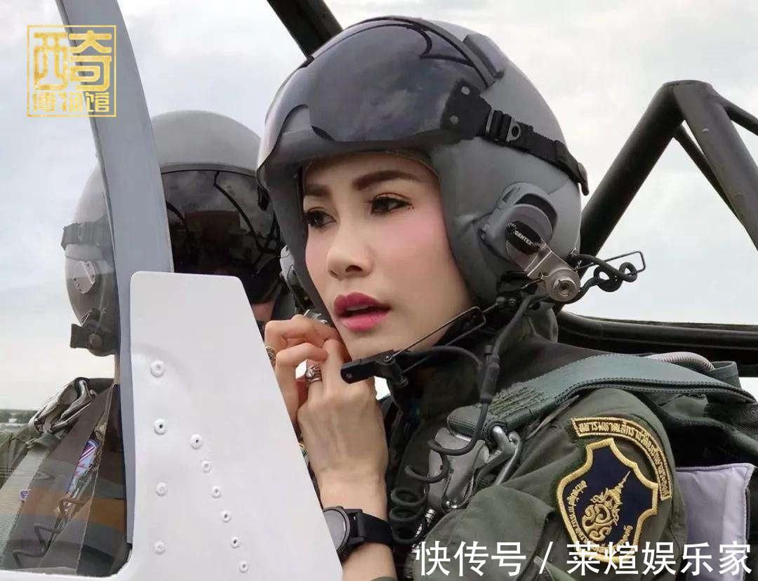 泰王#68岁泰王着手培养诗妮娜“接班人”,公务时带她在身边亲自指导