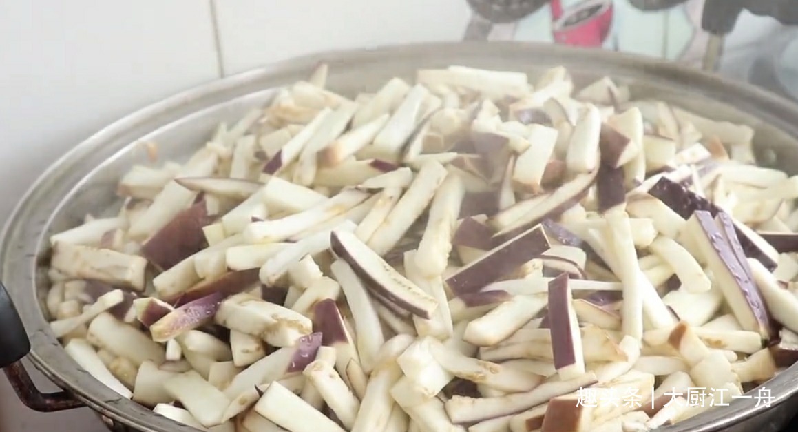 腌茄子的季节到了，一次腌制20斤，开胃又下饭，吃一年不怕坏