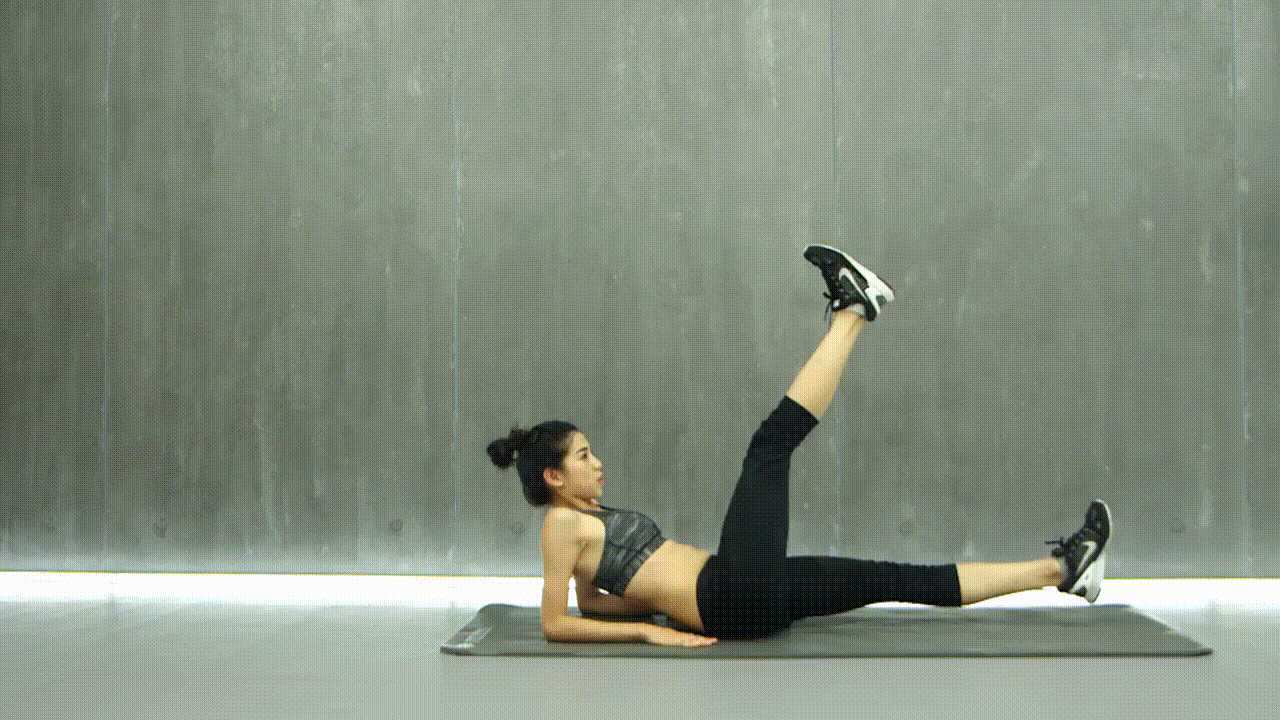 动作|98年新疆翘臀美女,混血颜值搭配性感身材,网友:简直是漫画女孩