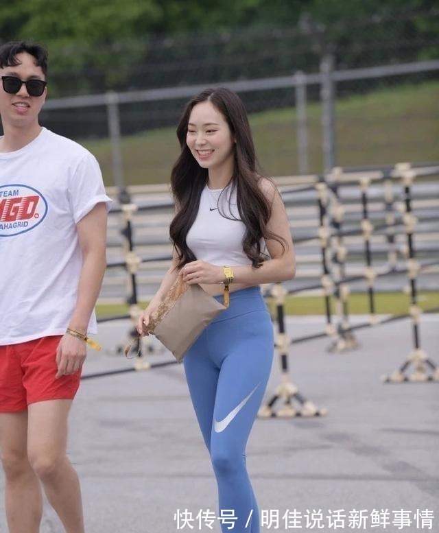 打底裤 丰腴有“肉”的打底裤美女,舒适个性显身材,好看时尚!