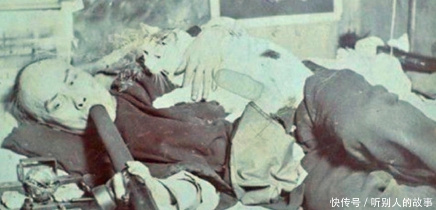 老照片|晚清老照片卖烤鸭的小贩,正妻面前胆敢坐着的小妾,图5“撸着猫”吸大烟