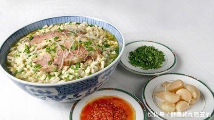 给西安人民一个馍,就能惊艳全世界!我后悔没在西安这样咥泡馍!