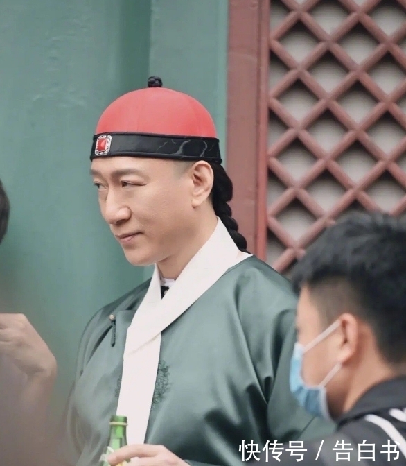 女装|《萌探》集体穿古装,杨紫瘦成“锥子脸”,黄子韬穿女装我看呆了