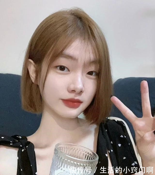 化妆 为什么现在很多女生不化妆只涂口红!