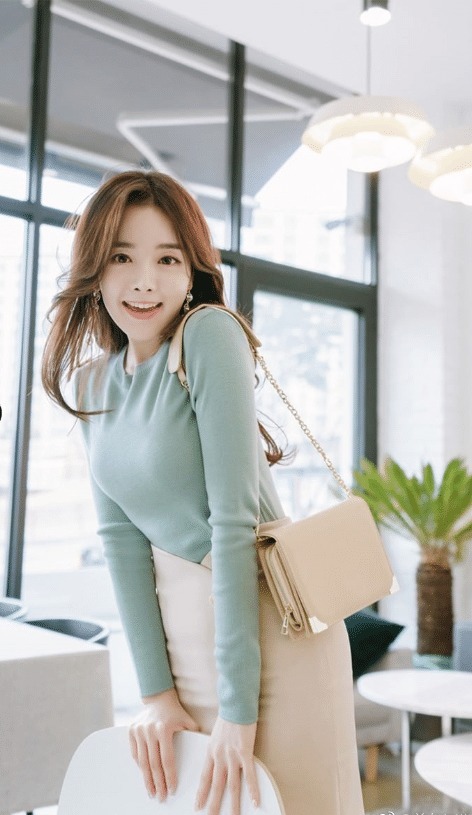 薄荷绿+米白色,清新的颜色,看起来很舒服