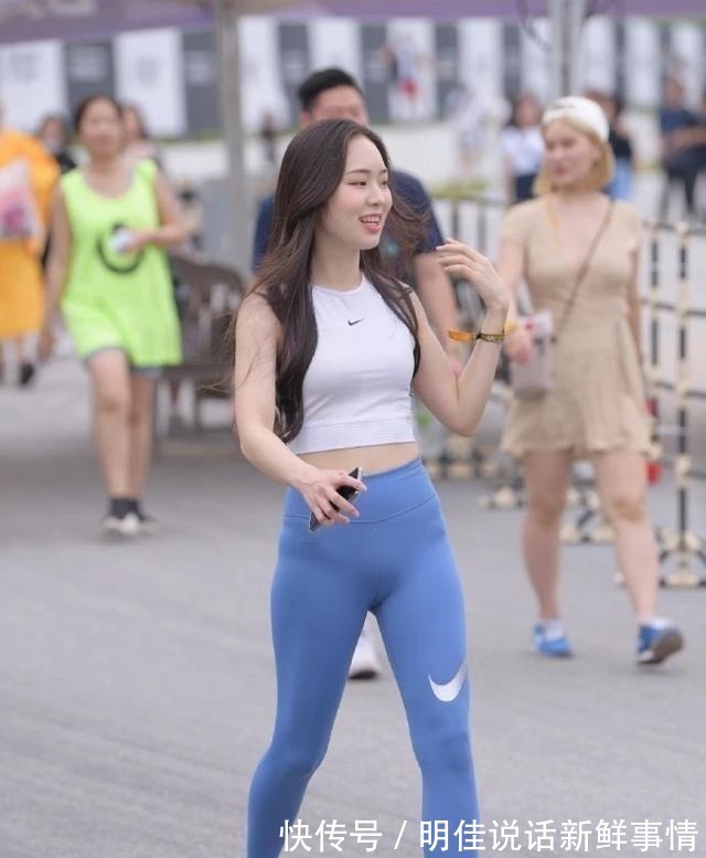 打底裤 丰腴有“肉”的打底裤美女,舒适个性显身材,好看时尚!