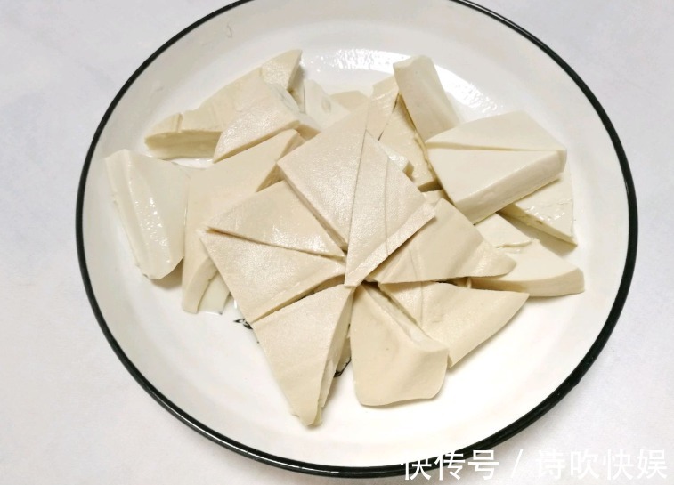 不粘|煎豆腐,直接用油煎就错了!多做一步,不粘锅不破皮,香嫩不易碎
