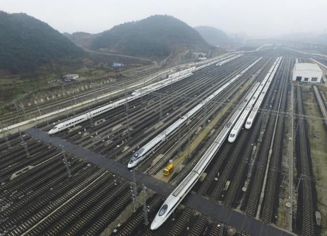 中年|广东“又开挂”，“猛砸800亿”建高铁，起点到终点仅一个半钟头