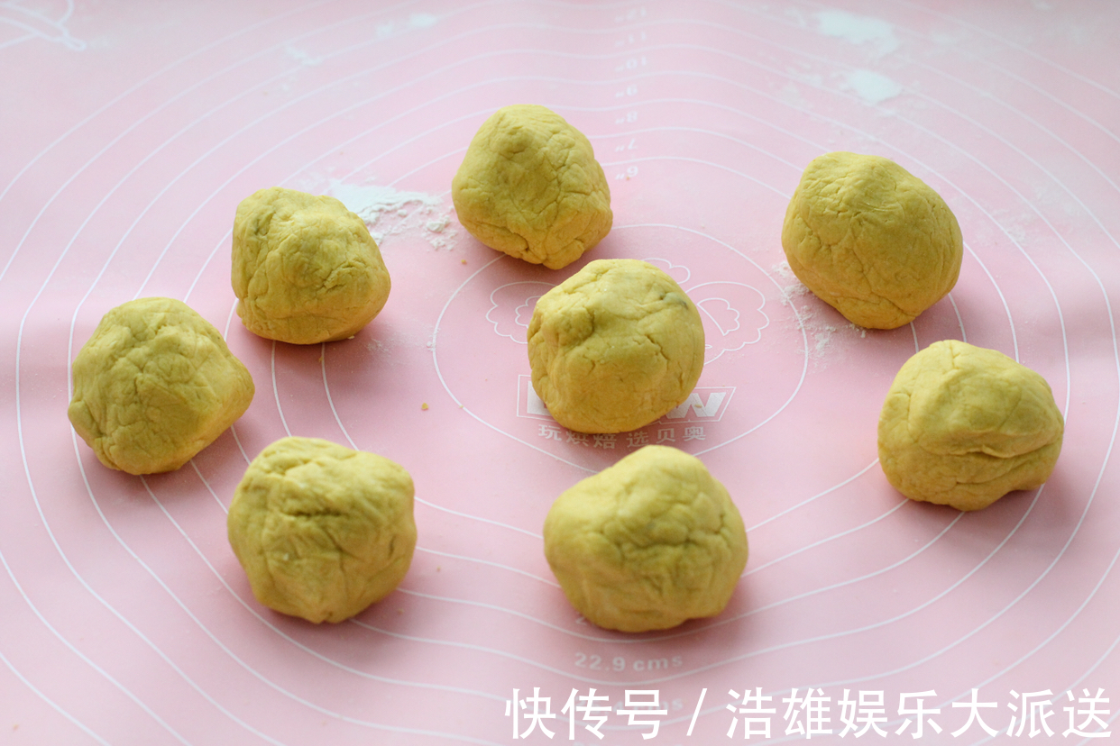 糯米粉|南瓜饼不用油炸，软糯香甜有营养，出锅孩子连吃仨，咬一口满嘴香