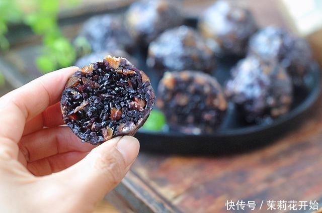 天冷,包子馒头靠边站早上多吃它,锅中一蒸,晶莹剔透香喷喷