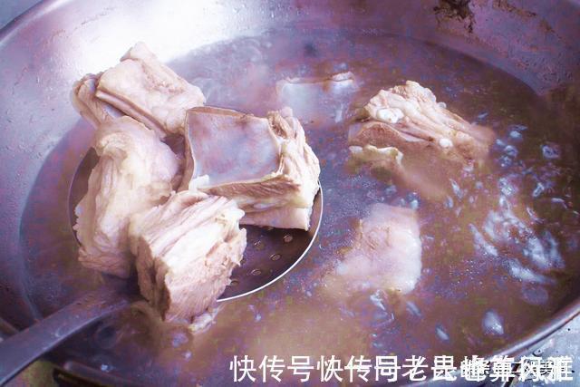 买羊肉，前腿肉和后腿肉可不一样，口感差别大，弄懂了再买也不迟