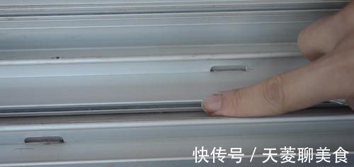 窗台放一卷透明胶带，作用真强大，解决了很多家庭的困扰，学学吧