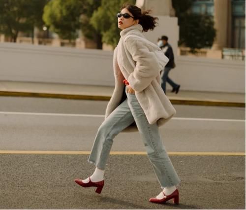 穿衣上档次和没档次的区别，也许是选错了面料，这4个细节别忽视