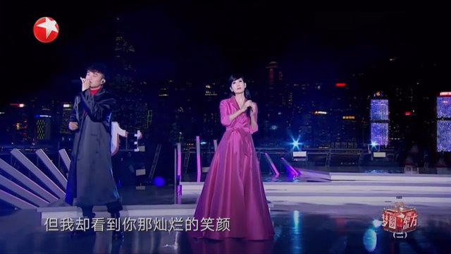 6台跨年名场面：主持人翻车、唱歌跑调，周深邓丽君跨时空同台