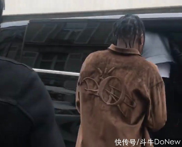 fle资讯联名藤原浩还不够?TSxDIOR首曝!YEEZY 450黑武士明天开抢