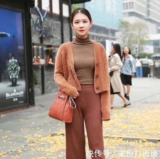 美女|街拍:美女出街,怎么样更加迷人,合适的穿搭最能凸显你的美!