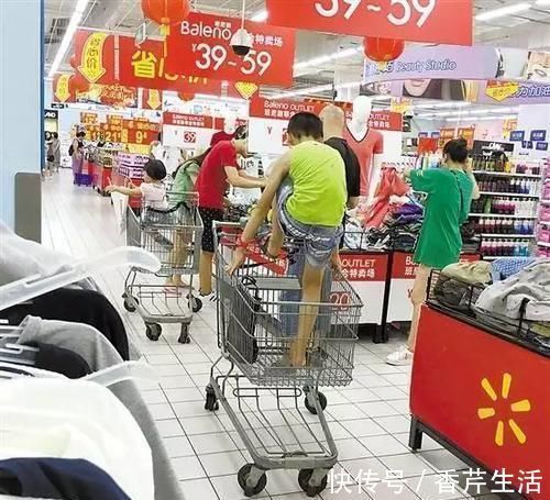 孕妇|“只是碰了一下,有啥关系”7岁男孩猛撞孕妇被打,网友活该