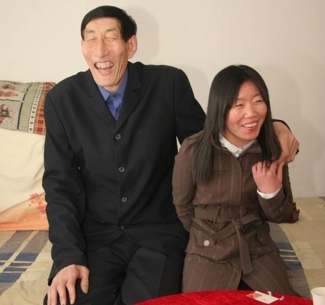 巨人症|身高2.36米的“巨人”,曾不顾医生阻拦执意生下一娃,后来怎样?