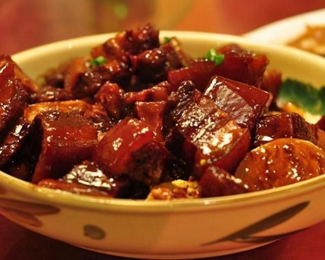红烧肉|红烧肉别只会炒糖色，多加这一步，烧出的肉肥而不腻，酥而不烂