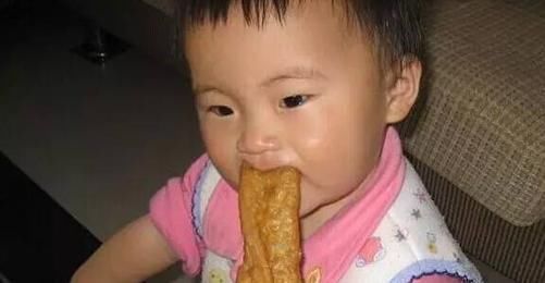 睡前饭|告诫娃在睡前,宁可饿着也不能碰的3种食物,不然伤脾,不发育