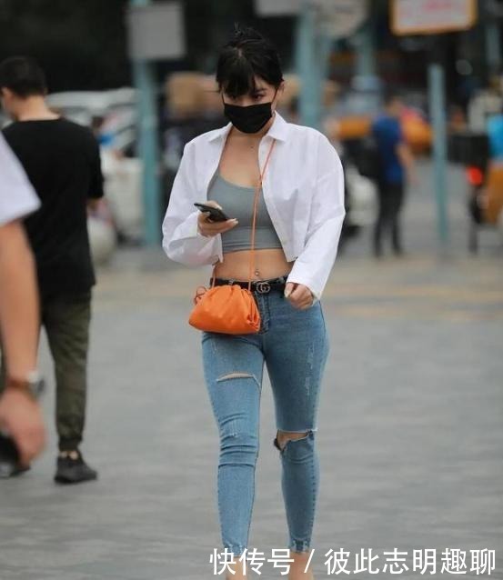 修身|腿粗怎么办?选择修身的破洞牛仔裤,时髦洋气显身材