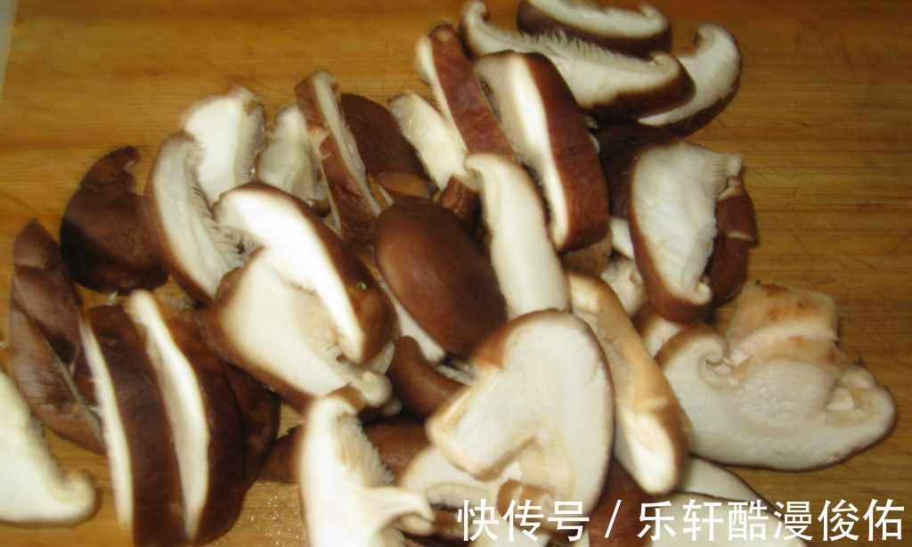 秋季，吃鸡肉鸭肉不如它，8分钟出锅，老少皆宜，营养又解馋