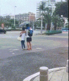 |搞笑GIF:护士小姐姐,快去工作吧,你还没下班呢,这么就玩起来了,这样不好