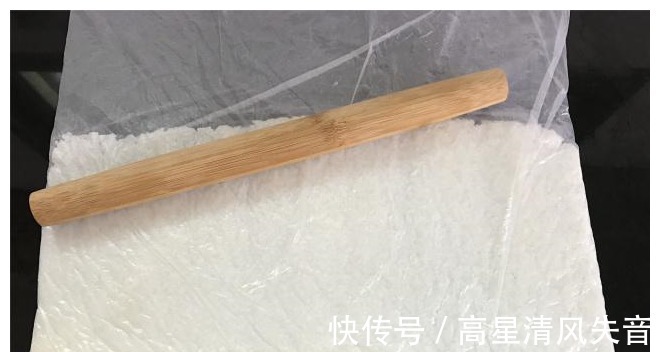 微波炉|剩米饭新吃法,做成经典小零食,香脆可口,好吃到停不下来!