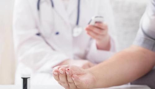 糖尿病人,怎么做能不吃药就控好血糖?医生:符合这个条件就可以