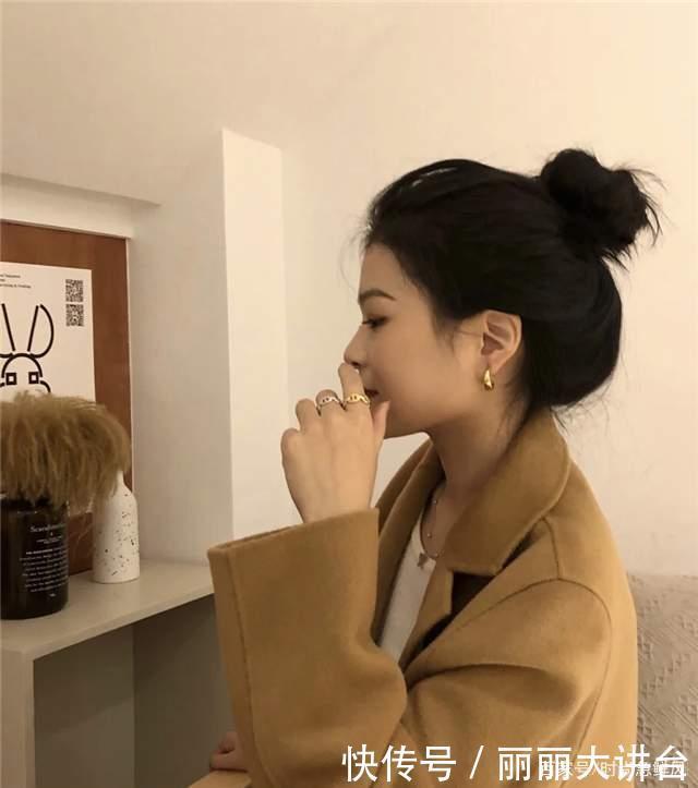 扎丸子头|“手残”扎不好丸子头教你3个小技巧,减龄还俏皮,解决小尴尬