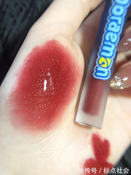 口红 好看到失语,这就是传说中最闪的那只口红吧!