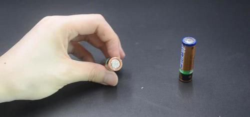 赶紧在窗台放一根蜡烛,用途太厉害了,解决了很多家庭困扰的烦恼