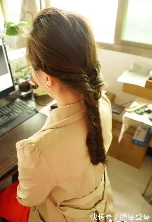 扎发 2款简单的长发发型扎法,让你瞬间变得美丽动人