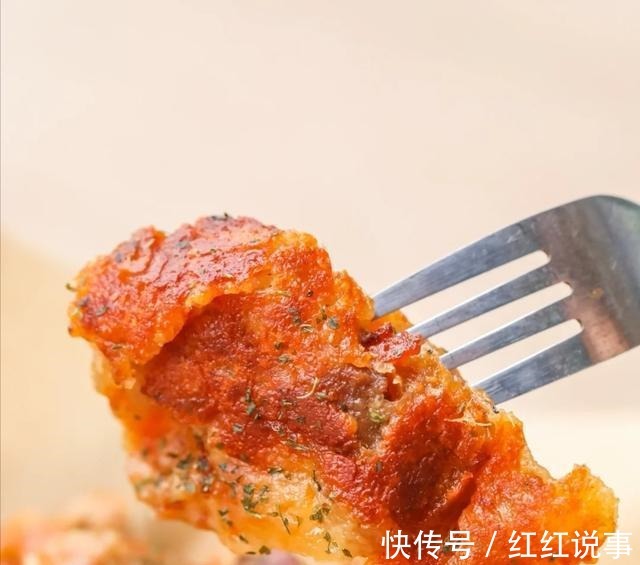 芝士脆皮鸡腿，外皮焦脆鲜嫩多汁，还会拉丝哦！