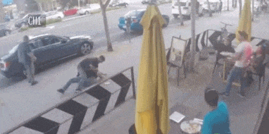 |搞笑段子王：大爷，广场舞没少跳吧，怎么在车上还扭来扭去的啊