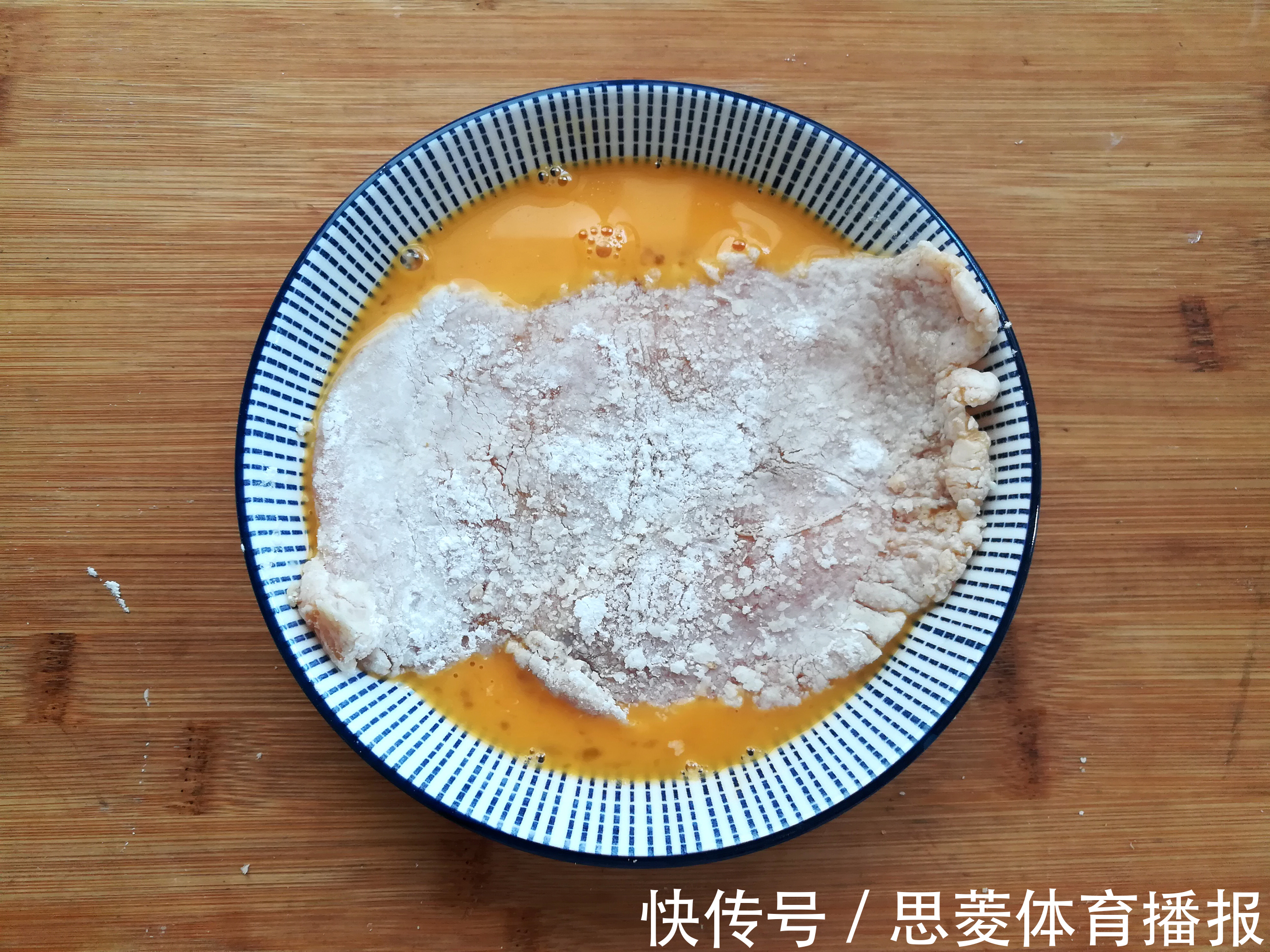 鸡排|不用油炸的香酥鸡排，操作简单，一个烤箱就能做，少油更健康