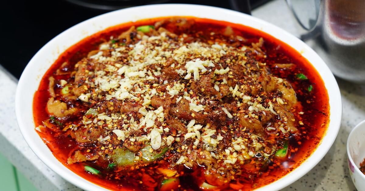 水煮肉片，香辣入味口感滑嫩，佐酒下饭超美味的家常菜，做法简单