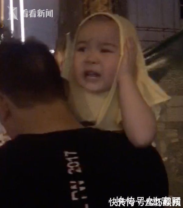 大雨|回家途中要买玩具,不料大雨突袭,萌娃一路道歉