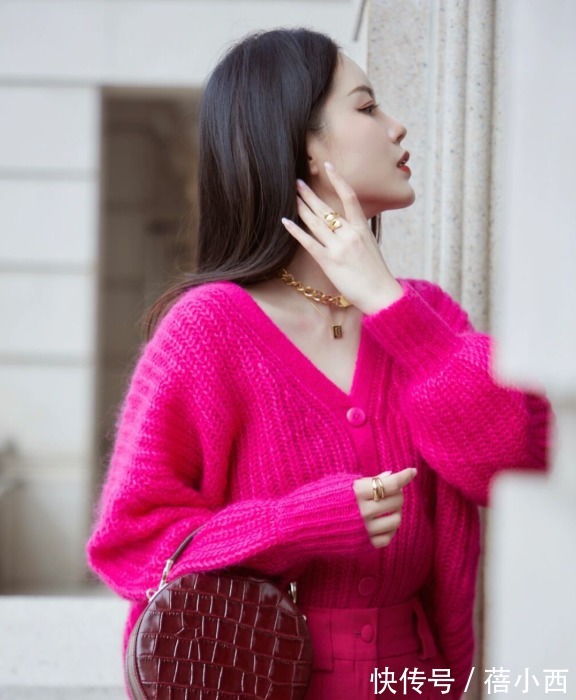 毛衣 新年穿搭别太沉闷,照搬这4套毛衣穿搭,显气质还高级