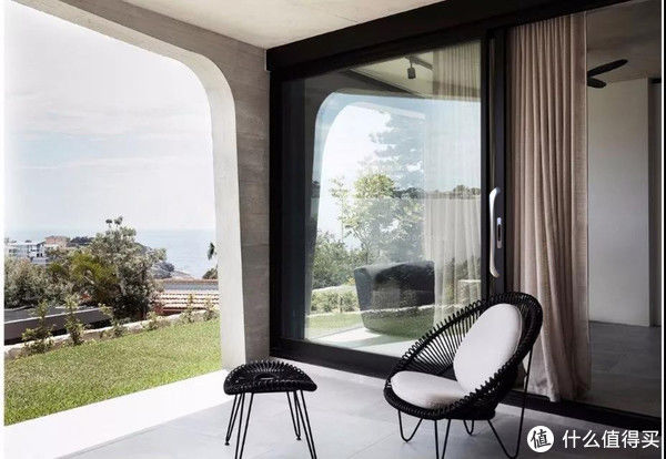颜值担当|如何让客厅更有牌面？门窗这样装，轻松打造超赞的「高颜值」客厅！